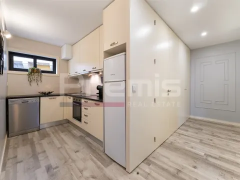 T1 no centro do Porto em frente ao metro