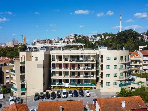 Apartamento T2 próximo a Santo Ovidio, Vila Nova de Gaia.