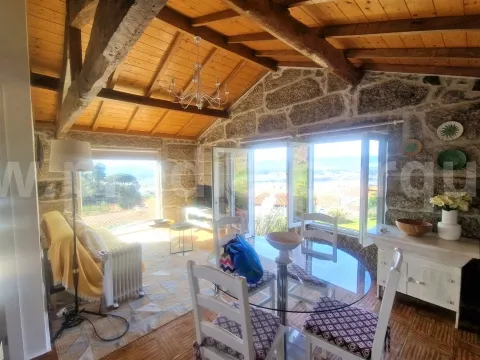 Moradia em pedra, totalmente restaurada, Vila Nova de Cerveira