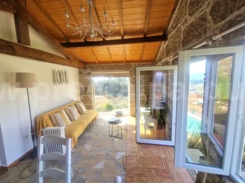 Moradia em pedra, totalmente restaurada, Vila Nova de Cerveira