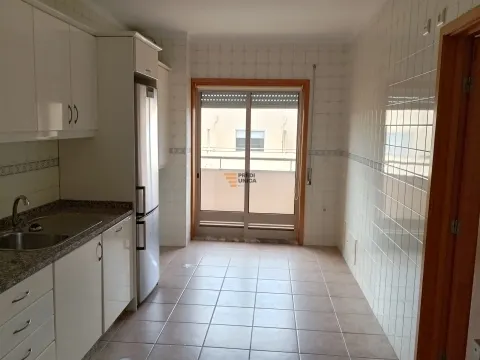 T2 para Arrendamento em Miramar