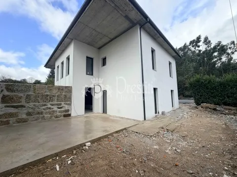 Appartamento con 3 camere da letto in affitto a Moreira de Cónegos