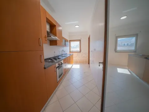 2 bedroom apartment for rent next to Guimarães Shopping Center