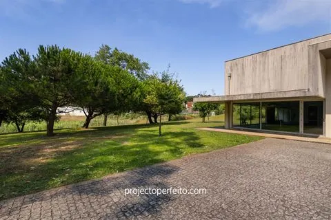 Moradia T3 em Condomínio Fechado com piscina