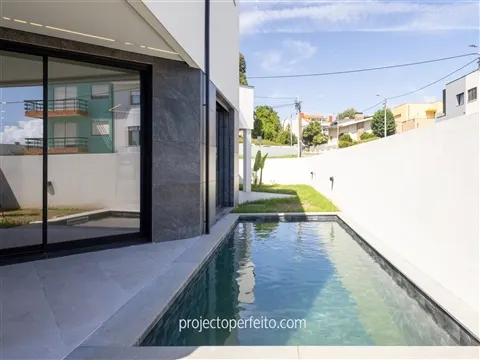 Moradia Geminada T5