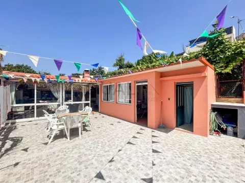 Moradia unifamiliar T5 em Santo António, Funchal