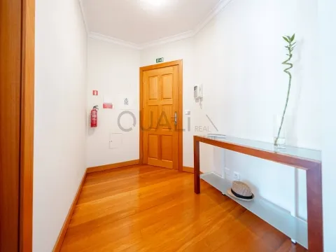 Apartamento de dos dormitorios en Santo António, Funchal