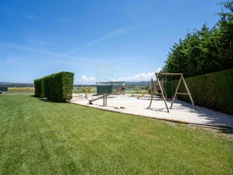 2-Bedroom Apartment near São Martinho do Porto Beach