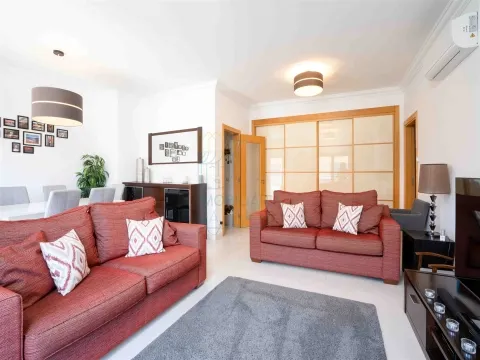 2-Bedroom Apartment near São Martinho do Porto Beach