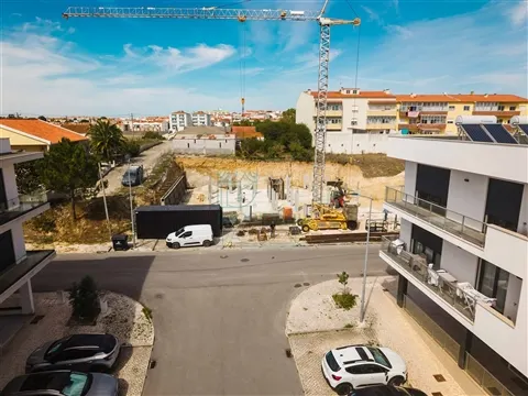 Apartamento T3 com Garagem e Elevador – Centro de Caldas da Rainha