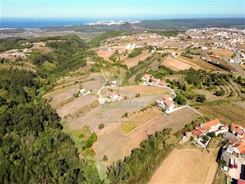 Terreno com Viabilidade para Construção de 2 Moradias