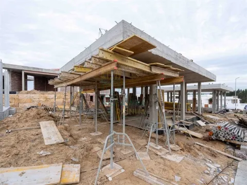 3-Bedroom Villa with Swimming Pool in Salir do Porto