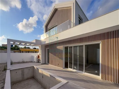 4-Bedroom Villa with Pool & Garage | Caldas da Rainha & Óbidos