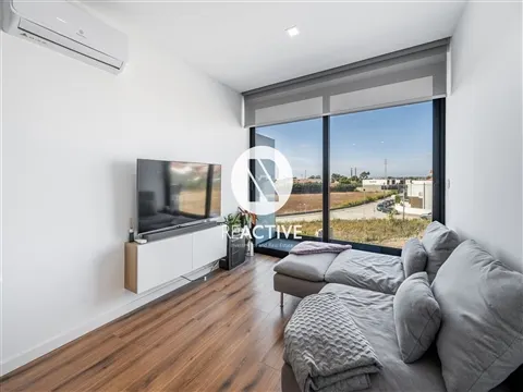 Apartamento T0+1 com Varanda