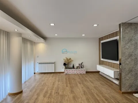 T3 Remodelado com Grande Terraço – Oportunidade Única!