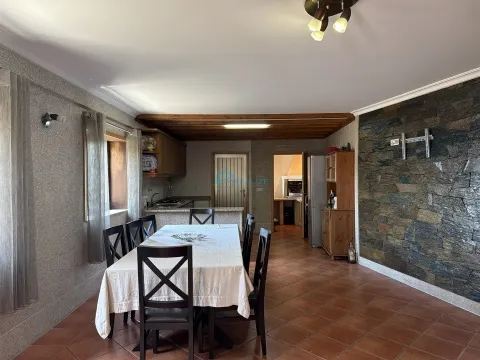 Moradia T3 Restaurada com Vistas Deslumbrantes em Pomarelhos (Torgueda)