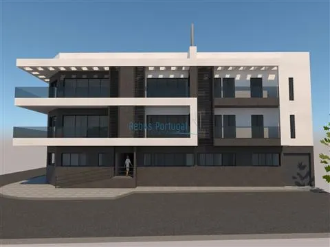 4 bedroom, 2 parking places & 2 store rooms