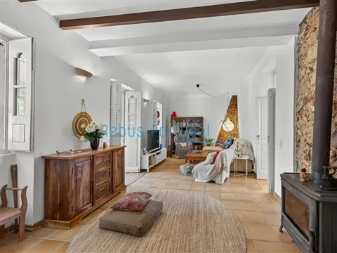 Moradia T3+1 de Charme Tradicional com Jardim e Potencial de Anexo