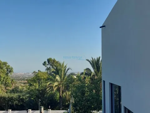 Terreno para construção de 1 ou 2 moradias, magnifica vista de mar