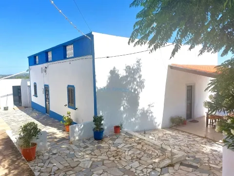 Bauernhof mit 2 Häusern zur Restaurierung