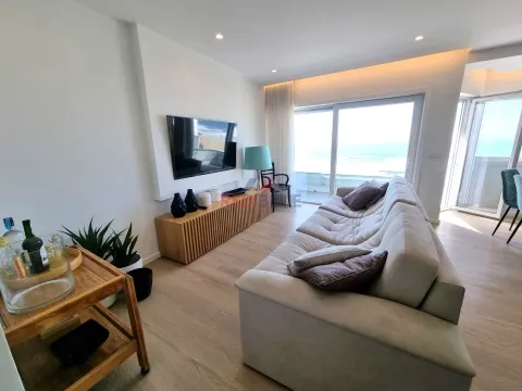 APARTAMENTO T4, 1ª LINHA DE MAR, VISTAS DE MAR, PÓVOA DE VARZIM