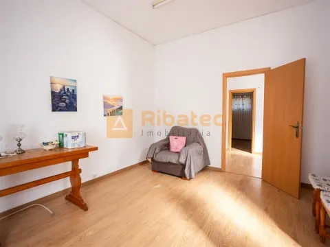 Moradia em  Montinhos dos Pegos