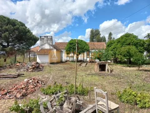 Moradia  com terreno na Fajarda