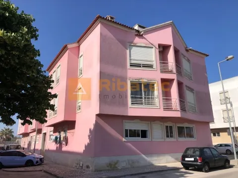 Apartamento T3 na Charneca da Caparica