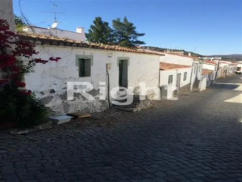 2-bedr. house for renovation in the centre of Alcoutim