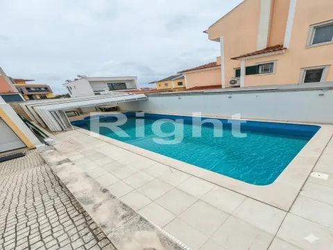 Quartos para alugar em moradia em Paio Pires