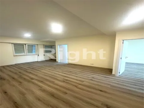 Apartamento T3 remodelado em Alvalade 