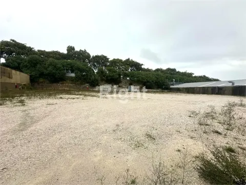 Terreno com 2.300m2 em Camarate