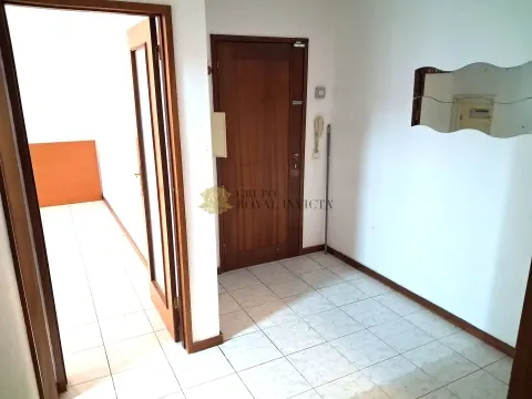 T3 em Remodelação com lugar de garagem  -  Baguim do Monte.