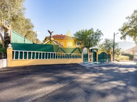 Magnífica Moradia T8 para Venda em Milagres, Leiria