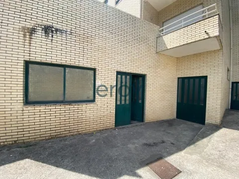 Loja de Gaveto na Madalena – Vila Nova de Gaia