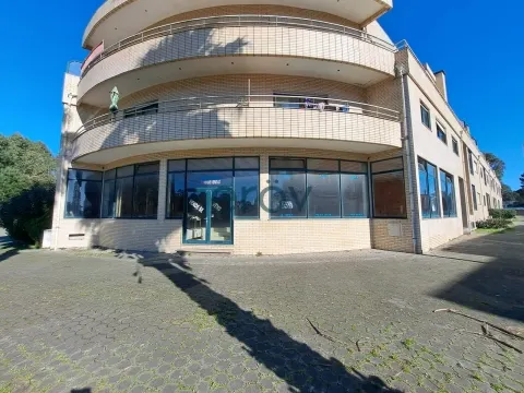 Loja de Gaveto na Madalena – Vila Nova de Gaia