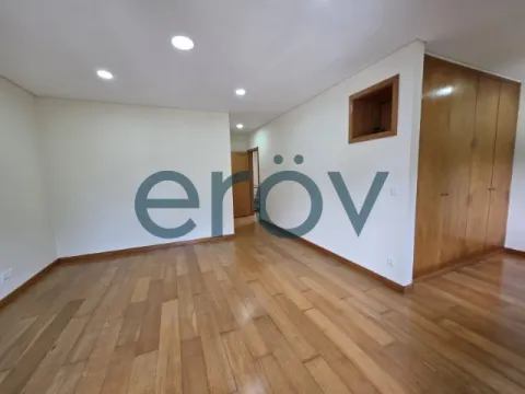 Moradia Restaurada com Jardim em Santa Marta de Portuzelo – Viana do Castelo