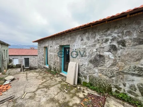 Moradia para Reabilitação com Terreno e Vista Panorâmica