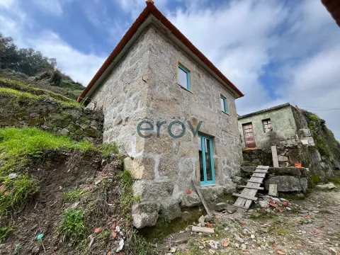 Moradia para Reabilitação com Terreno e Vista Panorâmica