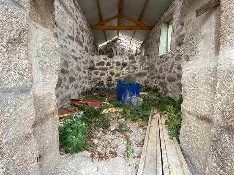 Moradia para Reabilitação com Terreno e Vista Panorâmica