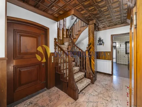 4-Bedroom House in Ermesinde with Balconies and Central Heating