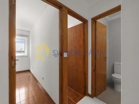 Moradia T3 com terraço e painéis solares em Valongo