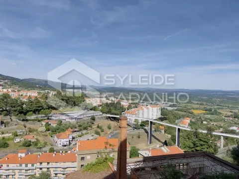 Apartamento T5 para VENDA  próximo ao Jardim Público da Covilhã