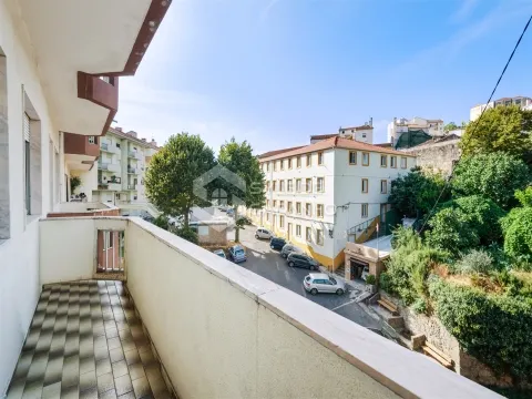 Apartamento T4 para VENDA na Calçada das Poldras, zona baixa da Covilhã