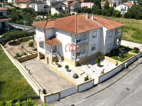 Moradia Geminada T4+1