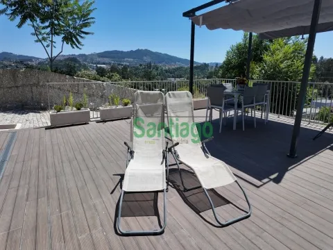 Quintinha T4 c/ Piscina e Pomar!