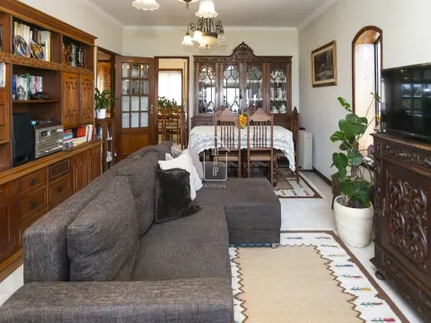 Apartamento T3 na Maia com varanda e garagem box — o equilíbrio ideal entre conforto e localização.