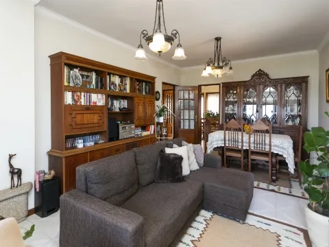 Apartamento T3 na Maia com varanda e garagem box — o equilíbrio ideal entre conforto e localização.