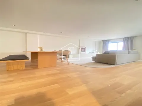 Apartamento T3 com Varanda, Garagem e Arrumos – Rua do Paraíso, Baixa do Porto