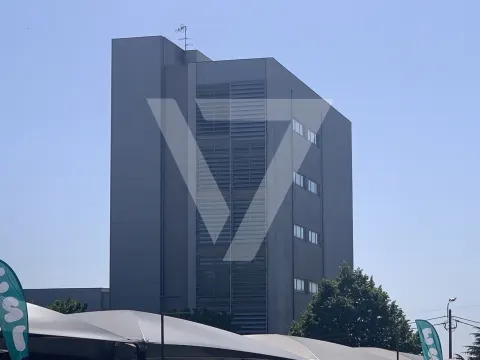 Office for Sale in Ermesinde.